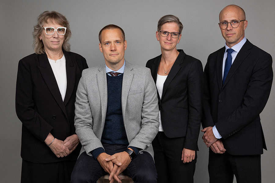 Madelene Palmgren, Johan Ek, Jenny Lindgren och Christer Holmberg som arbetar på den auktoriserade begravningsbyrån Blombergs & Rendahls Begravningsbyrå